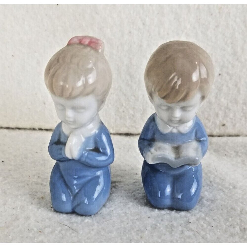 Kneeling Boy & Girl Praying, Porcelain. Japan 3" Vintage soft blues figurines‎